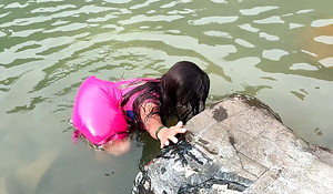Mumbai ashu sex in the air water public place hard fucking