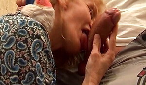 GILF cheats on her husband in the service of this extremely awning cock