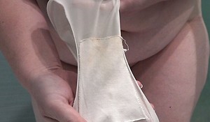 Chubby mummy pisses and shows brutal white panties. Heavy cunt and close-up. Homemade fetish. ASMR. Amateur.