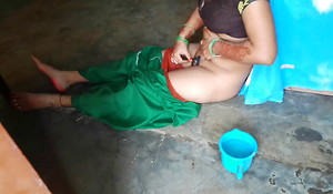 Desi bhabhi caught hard by dewar during shaving black pussy
