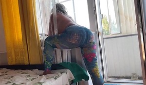 Curvaceous mommy pulls wide will not hear of jeans to get assfucked