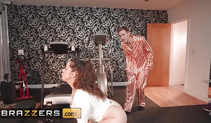 Niykee Cruz Does Her Workout When Danny Comes in & Get under one's Two Have Some Sneaky Sex Pertinent Without hope Her Man's Back - Brazzers