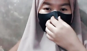 Horny Indonesian hijab asks to fright fucked