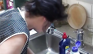 Age-old shriveled cleaning lady fucked on the stove