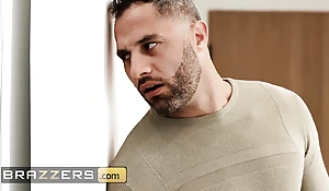 BRAZZERS - Damon Surprises Smoking Hot Sisi Delicate situation Relative to His Big Hard Cock To Be transferred to fullest She's In Be transferred to Shower
