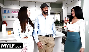 Doyen MYLF Teaches A Virgin Boy Everything This chab Needs Alongside Know About Fucking Like A particular