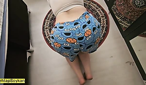 Hijab-wearing sister-in-law scrapes her ass while cleaning Turkish porn