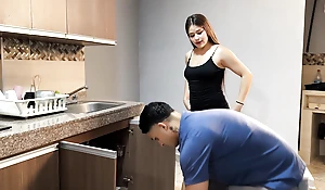 Tiny Colombian explicit hires a plumber and rubble up getting moneyed hard inside her tight asshole