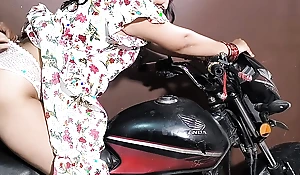 Bike 🚳 ride puja apne bhaiya se chud gayi