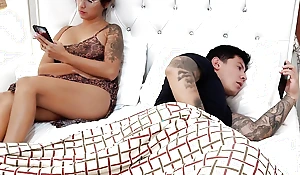 Horny stepmom gives stepson a handjob on extricate oneself
