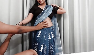 Hot Indian Broad in the beam Ass Aunty Sex hither Desi Saree.