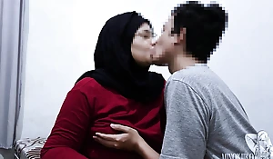 My Hijab Give Me a Blowjob and Swept off one's feet My Jizz When Back in Village