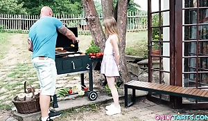 Hawt Summer BBQ - Maya Gets Her Pre-eminent Outdoor Threesome