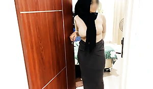 My friend's mother's plump hijab is very alluring