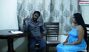 Desi Hot Mummy Gets Fucked Apart from Office Boss
