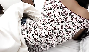 Thand Mein Stepsister Ki Chut Ko Land Se Garam Kiya