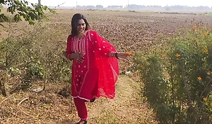 Grown up indian wife blowjob giving a kiss scenes and boobs disconcert   outdoor