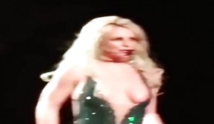 Britney Spears Nipp Slip